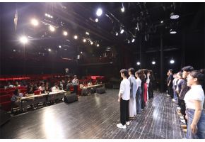 骚逼美女网站高三年级表演专业举行阶段考试